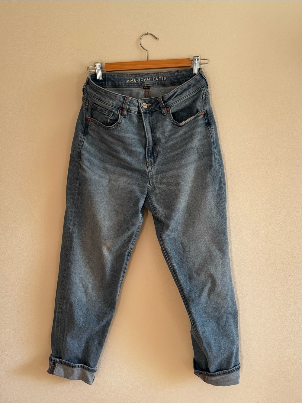 American Eagle High-Rise Relaxed Mom Jeans